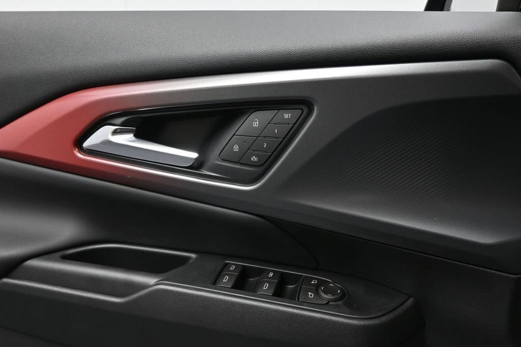 New 2026 Chevrolet Equinox EV RS w/ Convenience Package II FWD image 23