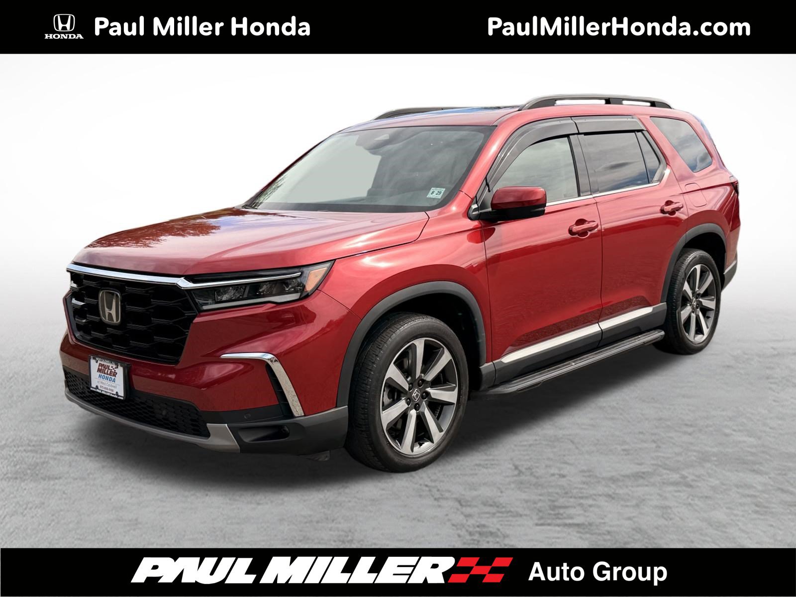 Used 2025 Honda Pilot Touring image 1