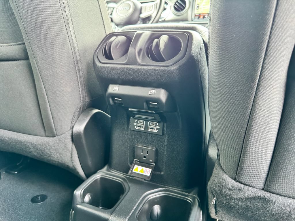 Used 2021 Jeep Wrangler Unlimited Sahara w/ Uconnect 4C Nav & Sound Group AWD/4WD image 15