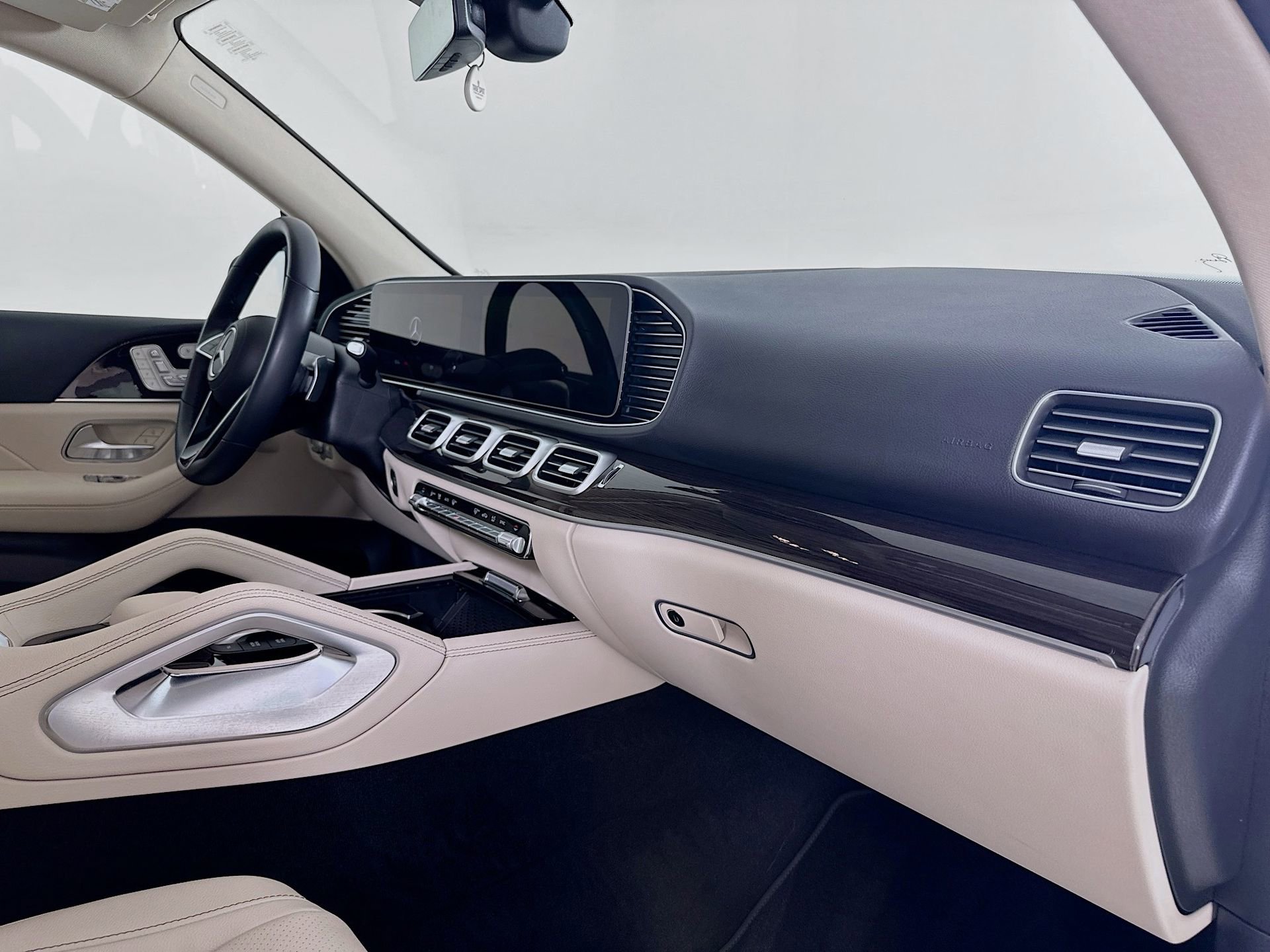Used 2025 Mercedes-Benz GLE 350 4MATIC image 32