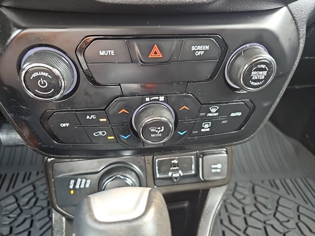 Certified 2020 Jeep Renegade Limited AWD/4WD image 32