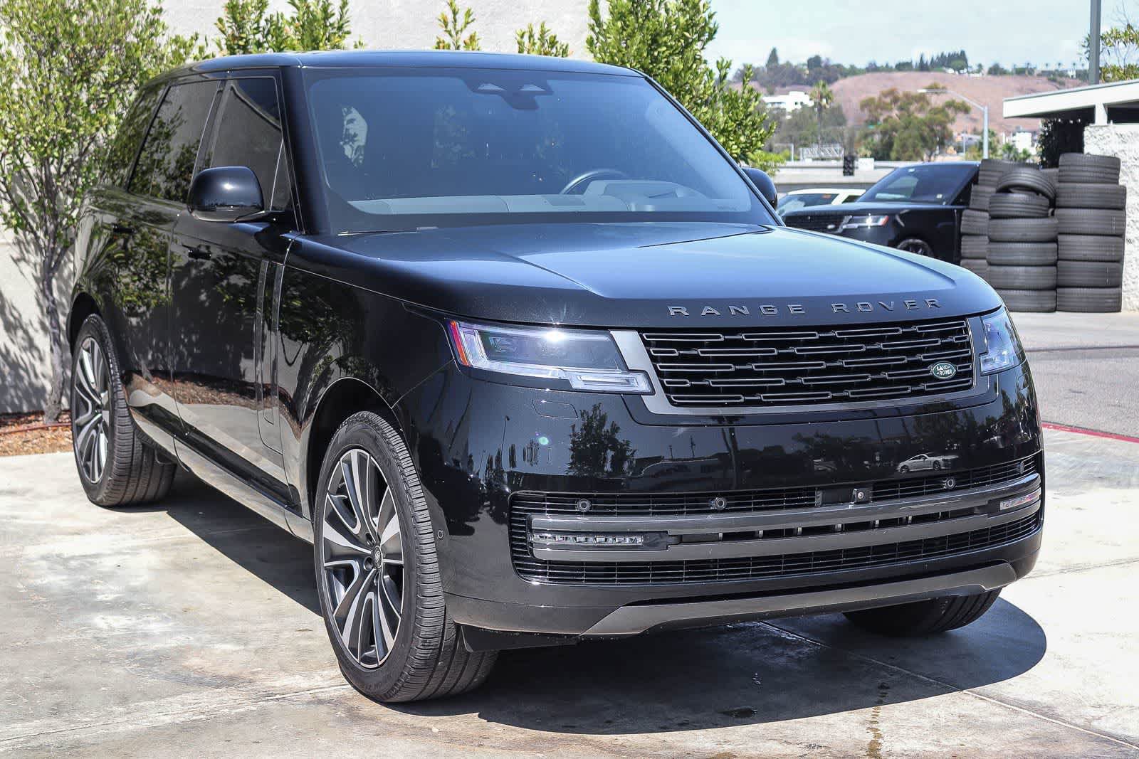 Used 2025 Land Rover Range Rover SE