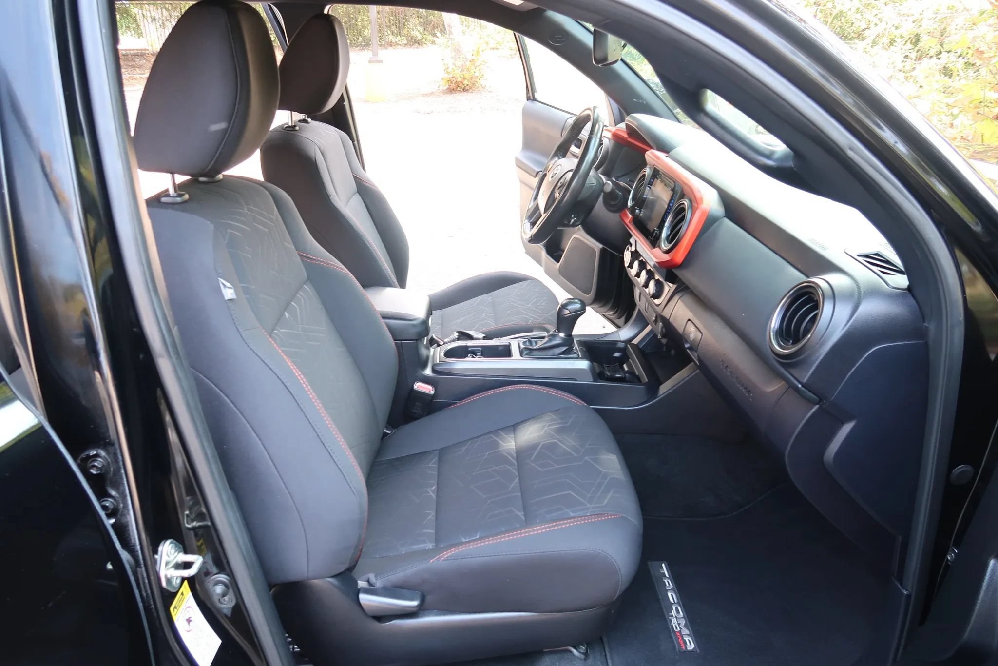 Used 2017 Toyota Tacoma TRD Sport w/ Tow Package (A/T) AWD/4WD image 25