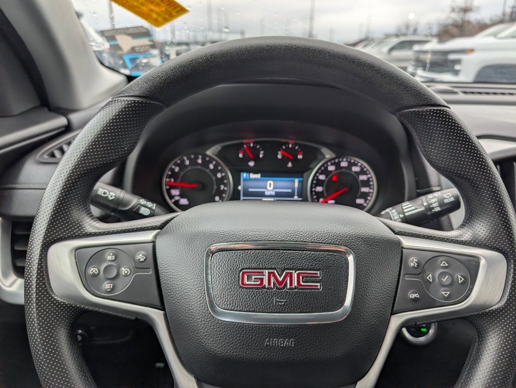 Used 2024 GMC Terrain SLE w/ Driver Convenience Package image 10