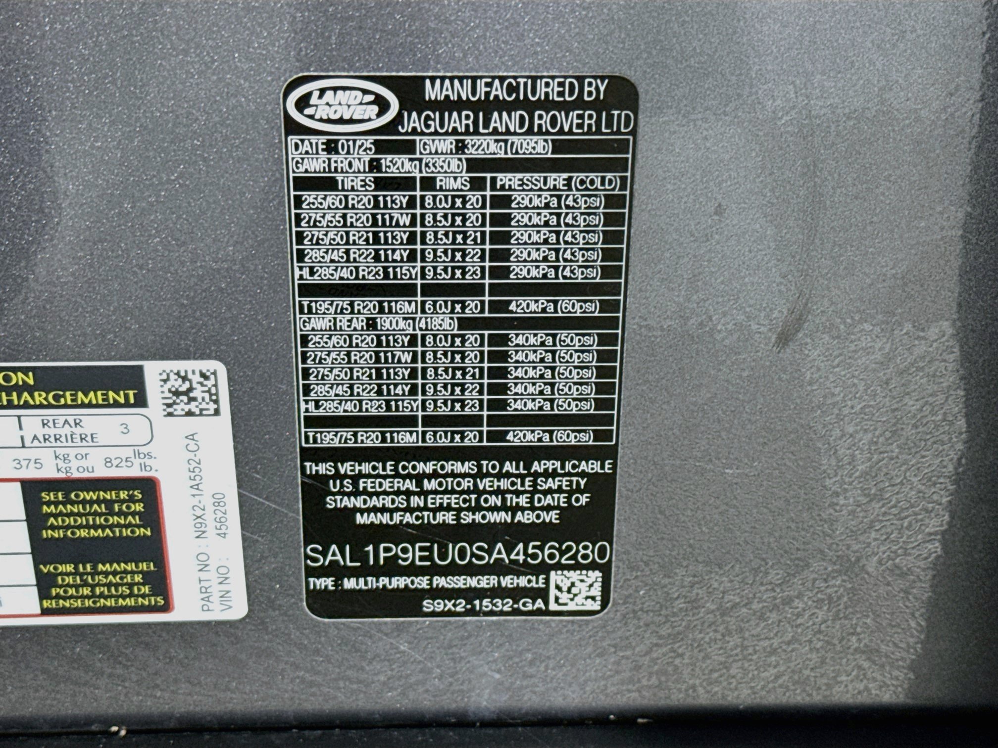 Used 2025 Land Rover Range Rover Sport SE AWD/4WD image 40