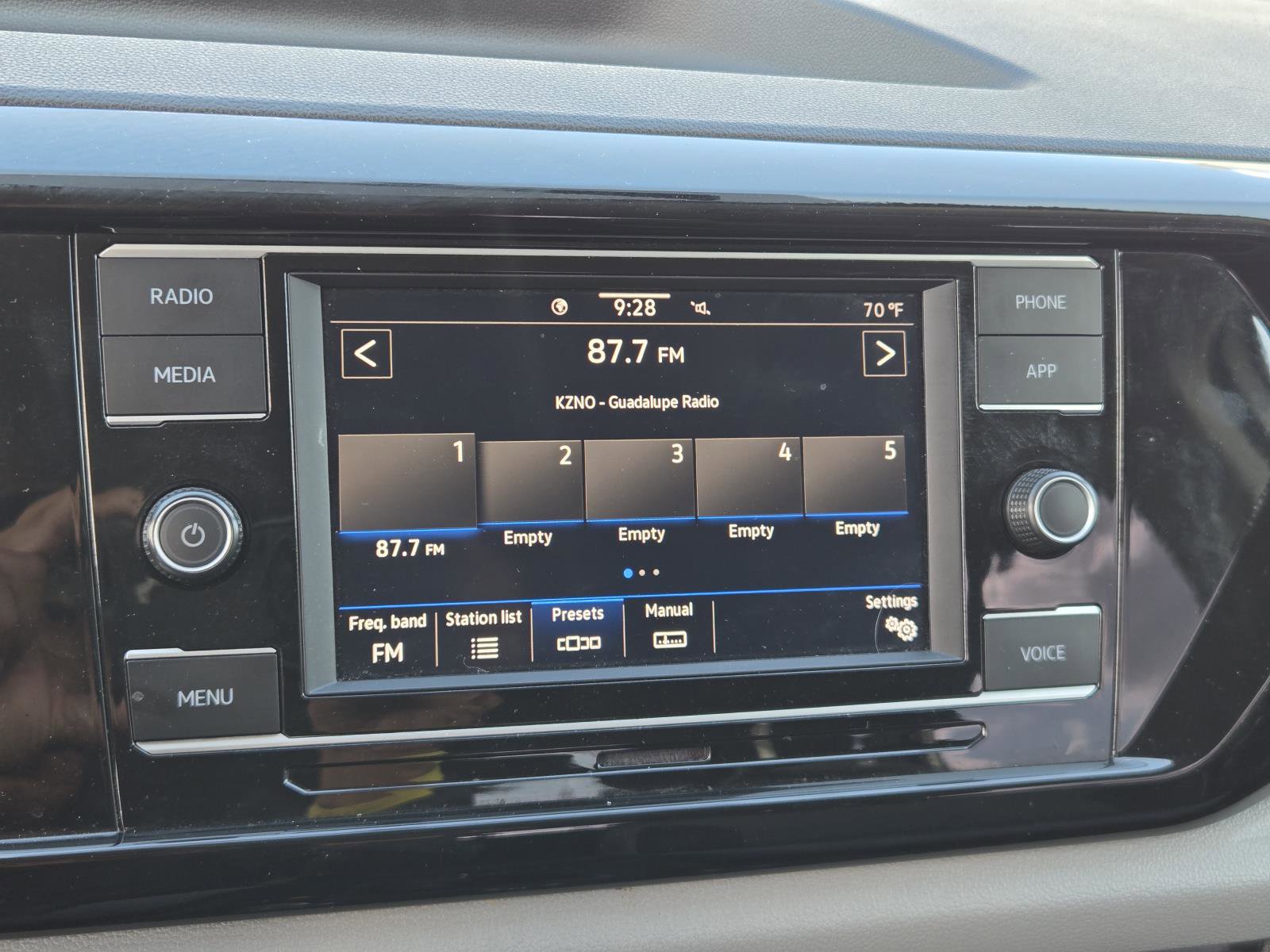 Used 2022 Volkswagen Taos S FWD image 9