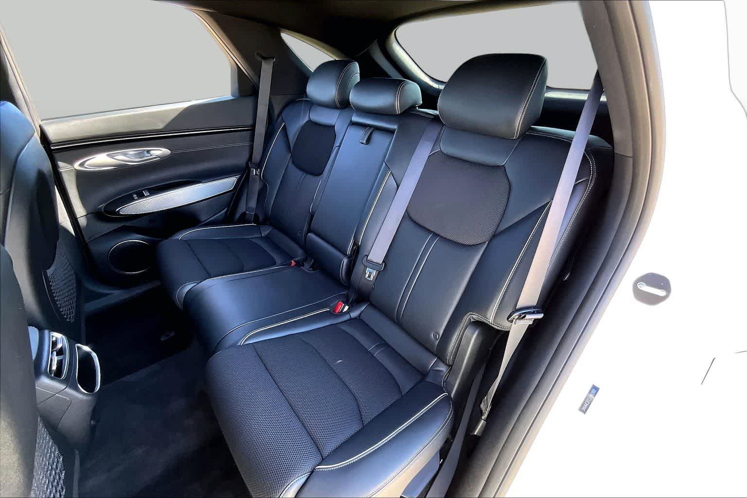 Used 2025 Genesis GV70 3.5T Sport AWD/4WD image 19