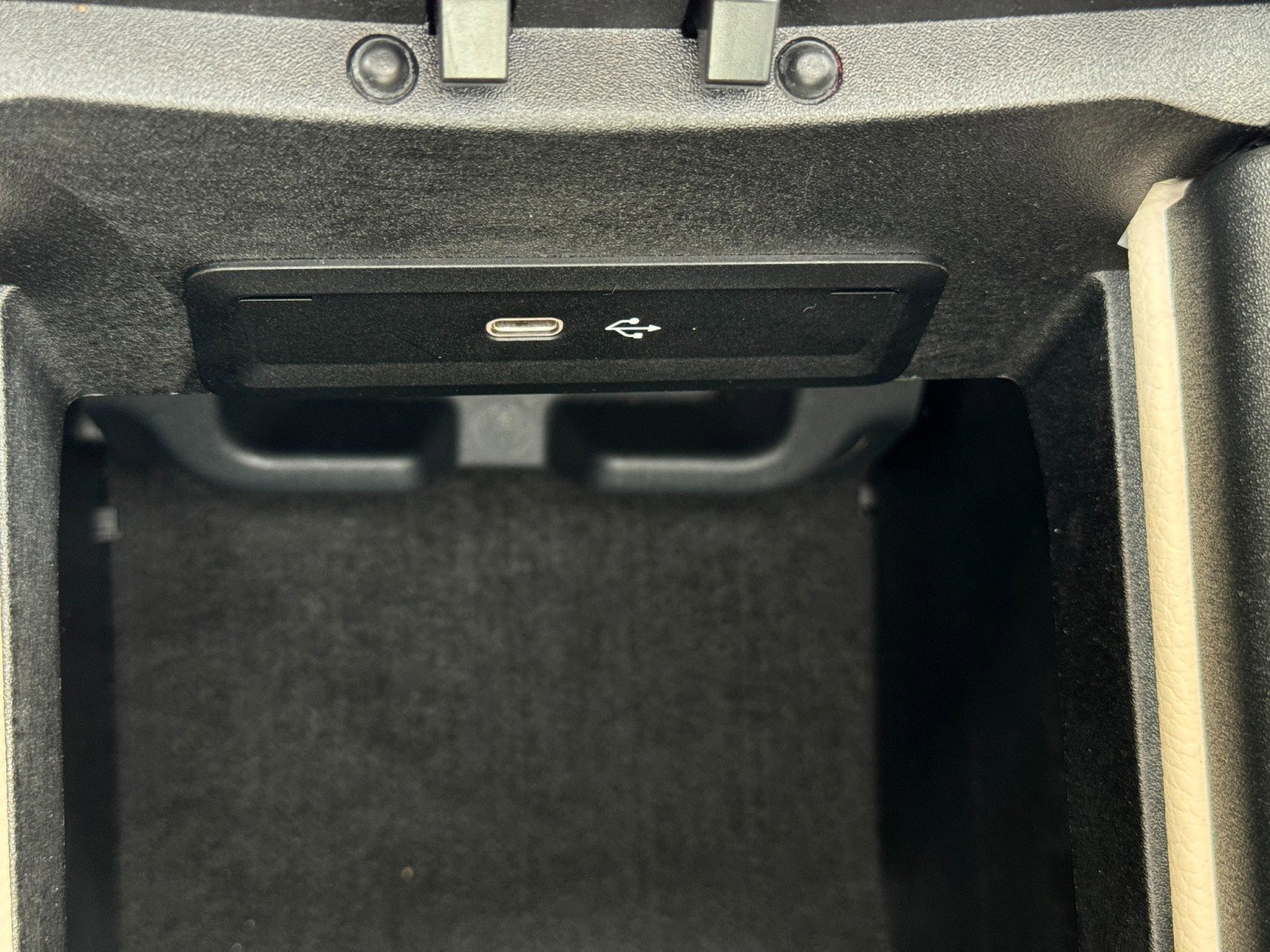 Used 2024 Mercedes-Benz GLS 450 4MATIC image 42