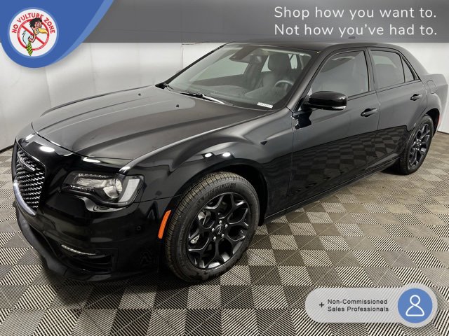 Used 2023 Chrysler 300 Touring L w/ Popular Equipment Group image 1