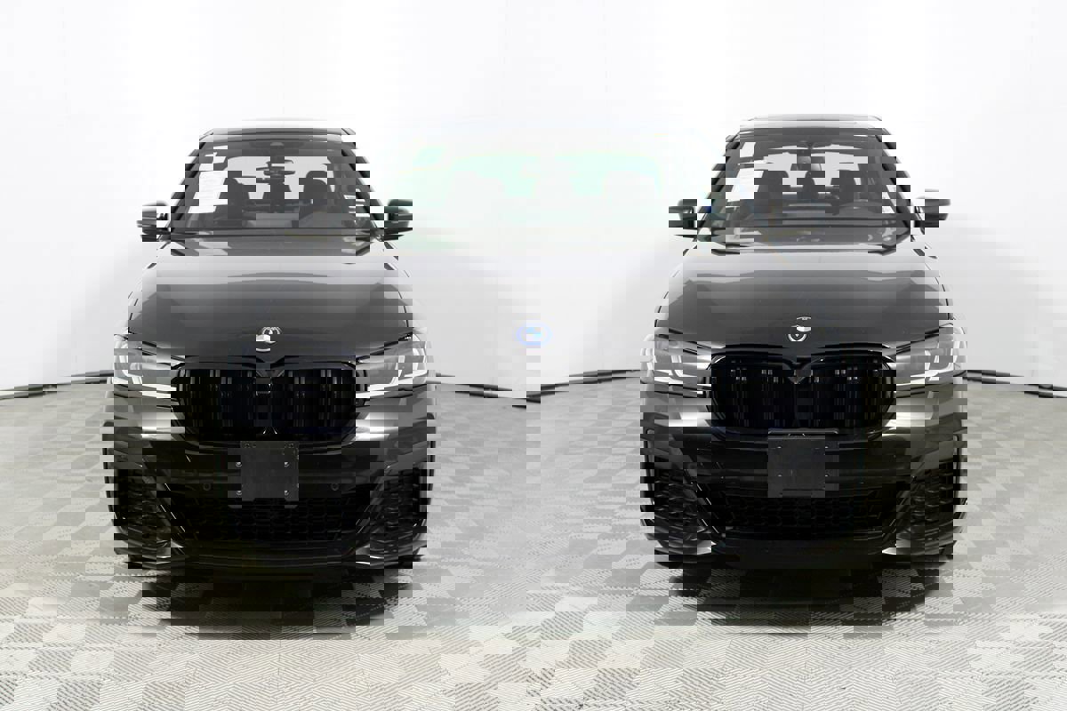 Used 2023 BMW 530e 530e w/ M Sport Package image 2