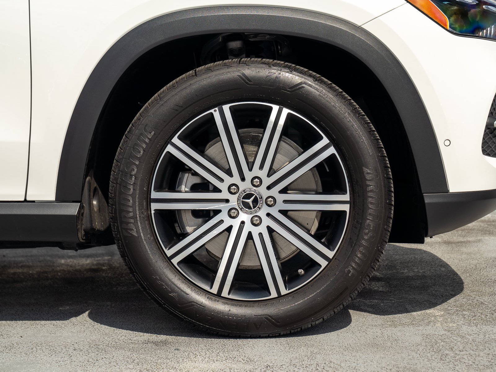 Certified 2025 Mercedes-Benz GLE 450e 4MATIC w/ Driver Assistance Package image 14