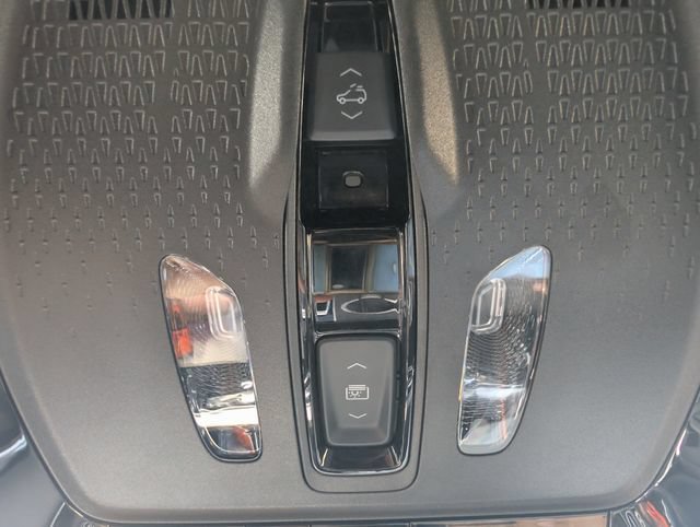 Used 2024 Cadillac Lyriq Luxury AWD/4WD image 28