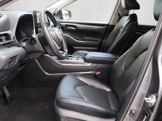 Certified 2024 Toyota Highlander Limited AWD/4WD image 23