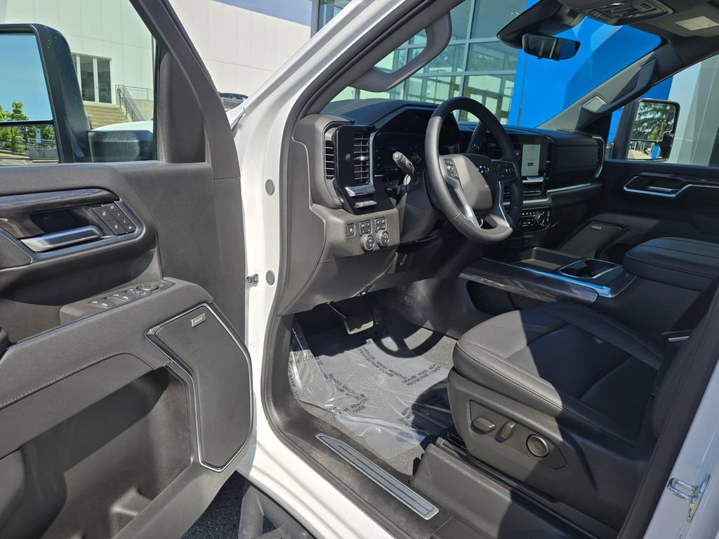 Used 2025 Chevrolet Silverado 2500 LTZ w/ LTZ Plus Package AWD/4WD image 20