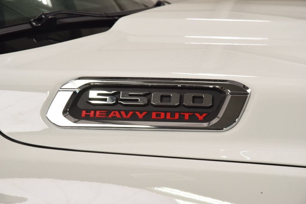 Used 2026 RAM 5500 Tradesman w/ Chrome Appearance Group AWD/4WD image 9