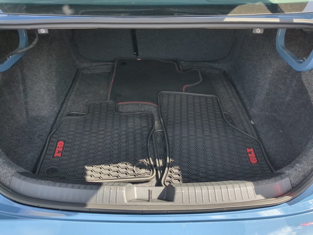 Certified 2025 Volkswagen Jetta GLI Autobahn FWD image 9