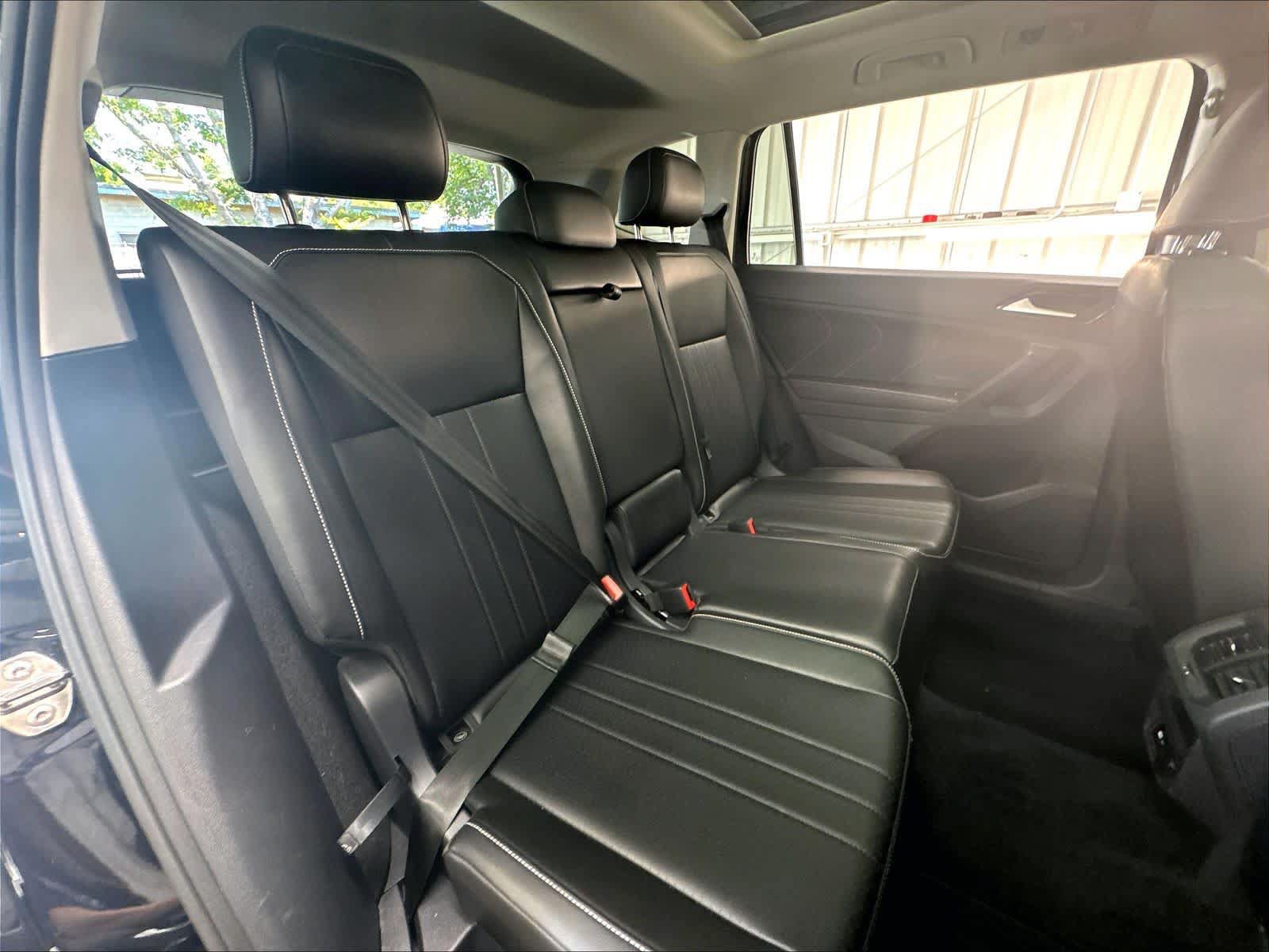 Used 2024 Volkswagen Tiguan SE w/ Panoramic Sunroof Package AWD/4WD image 28