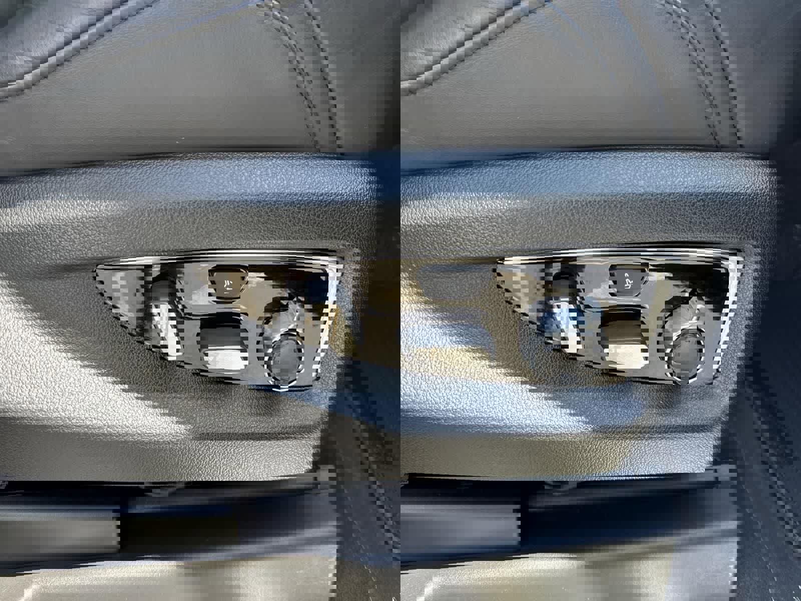 Used 2020 Cadillac Escalade Platinum w/ Escalade Sport Edition image 42