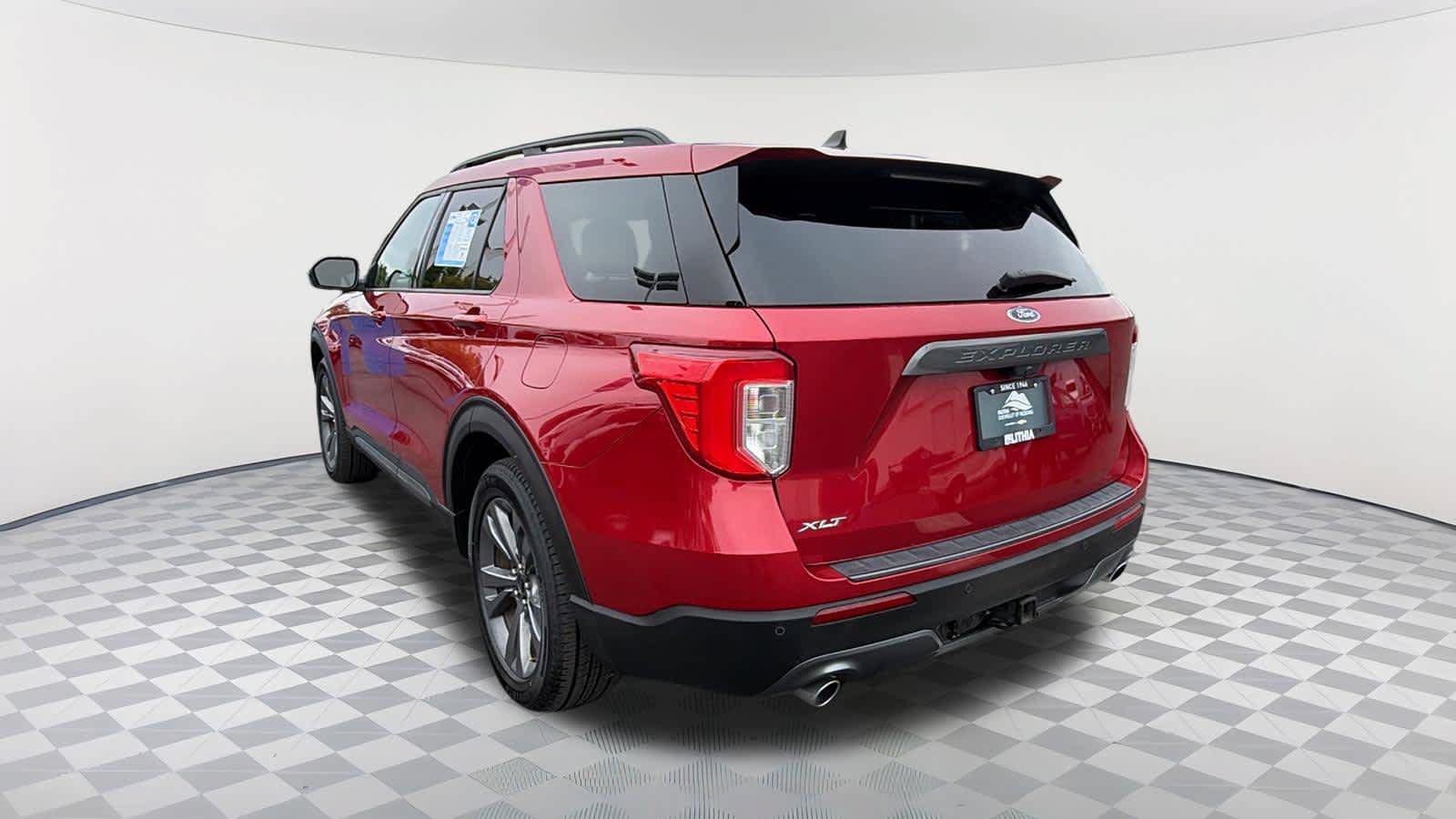 Used 2022 Ford Explorer XLT w/ Equipment Group 202A RWD image 7