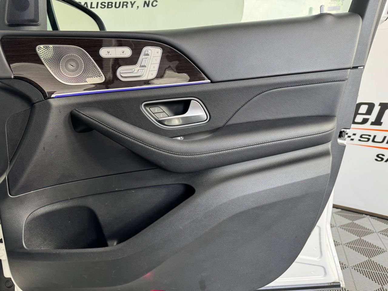 Used 2024 Mercedes-Benz GLE 350 4MATIC image 36