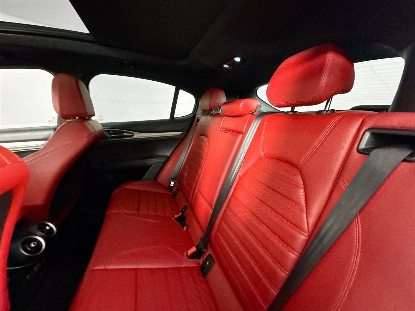 Used 2024 Alfa Romeo Stelvio Veloce image 31