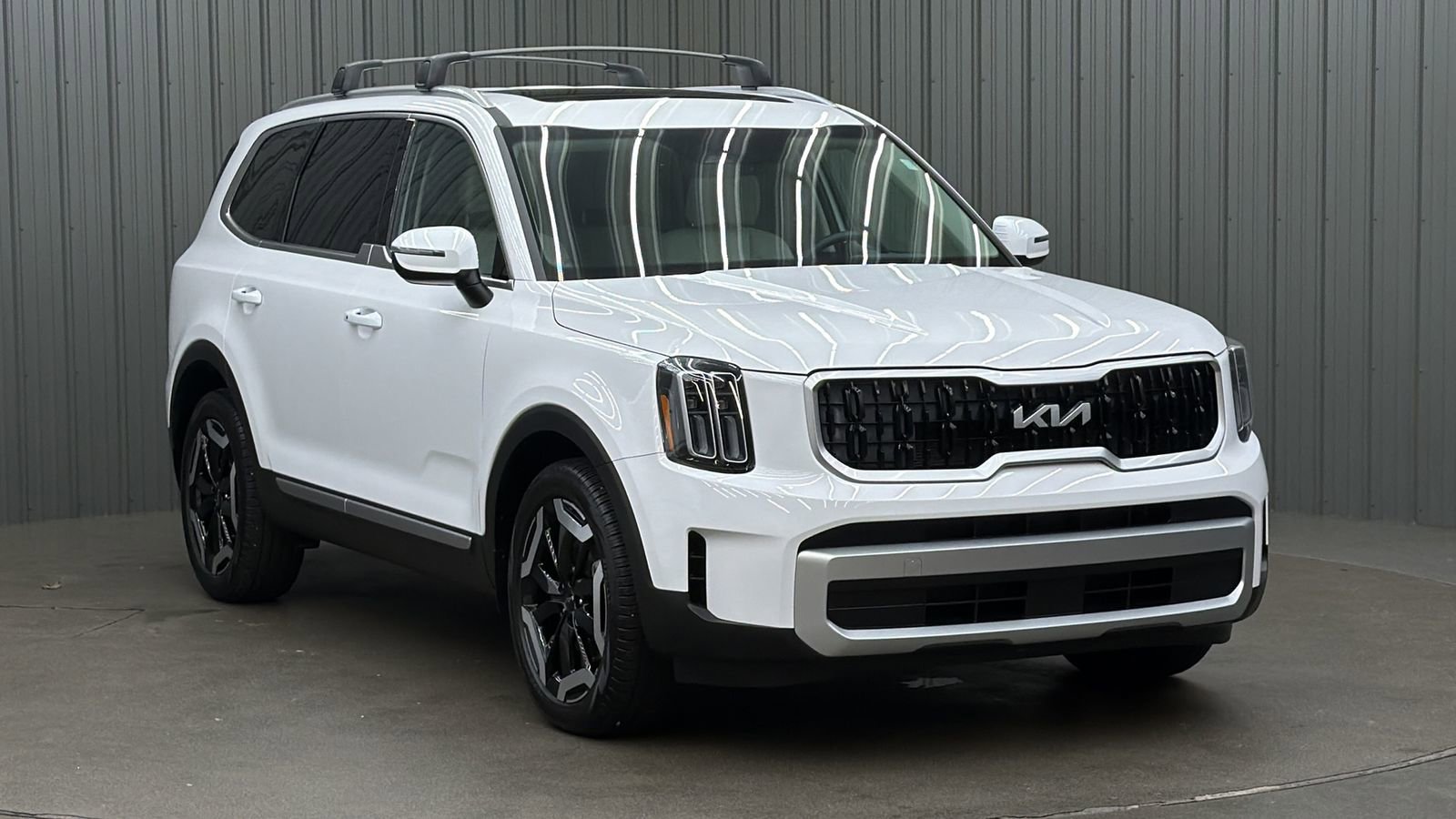 Used 2025 Kia Telluride EX FWD image 7