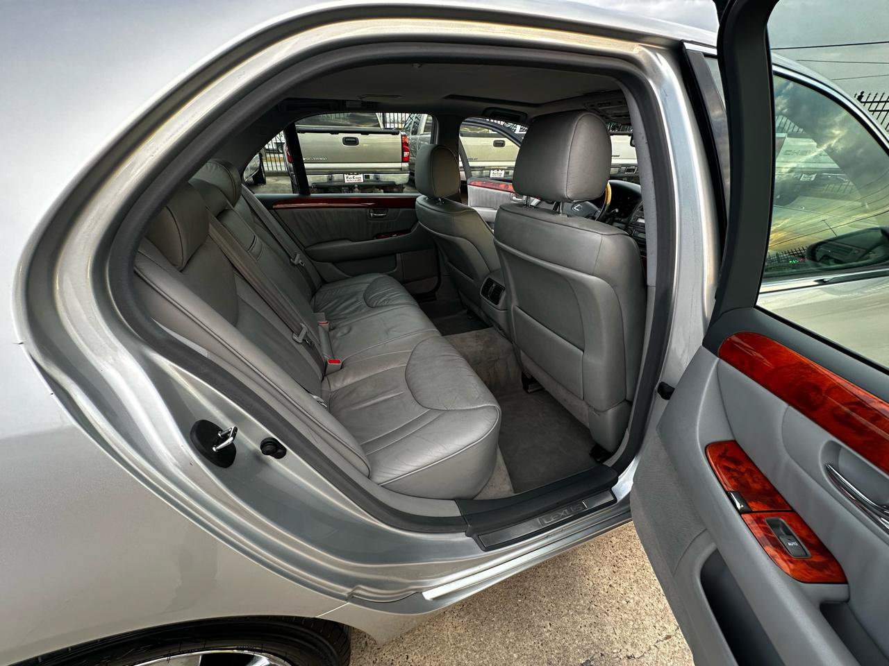 Used 2004 Lexus LS 430 w/ Premium Pkg RWD image 47
