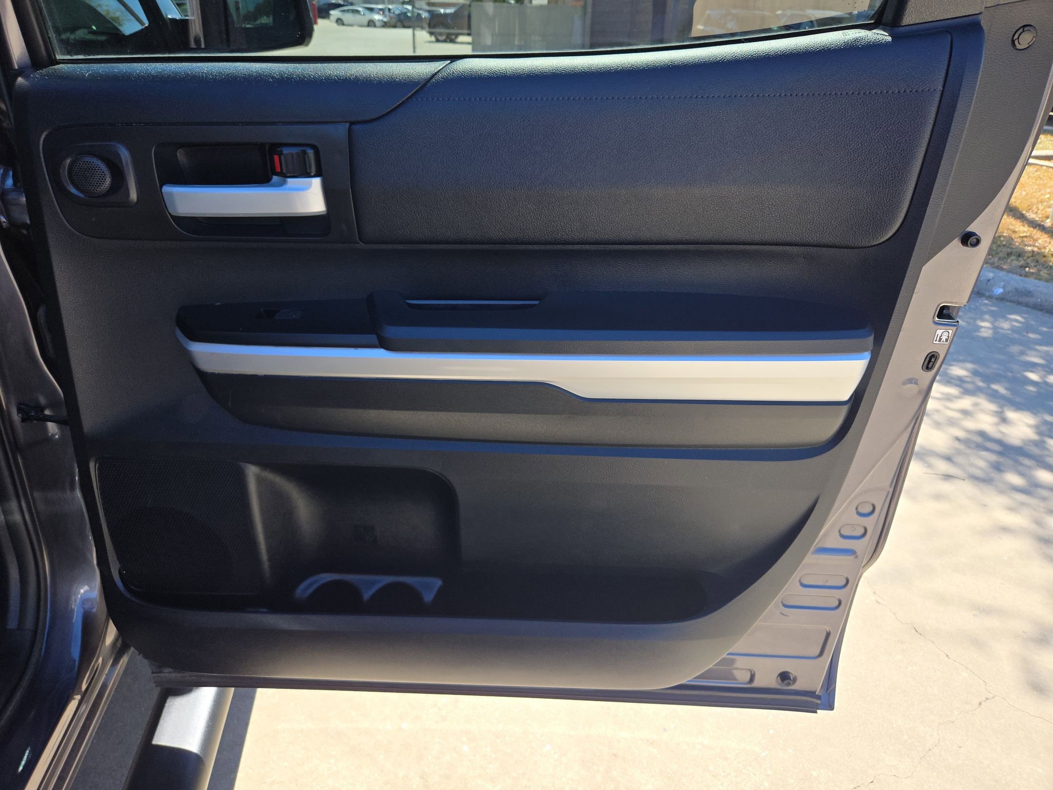 Used 2017 Toyota Tundra SR5 image 26