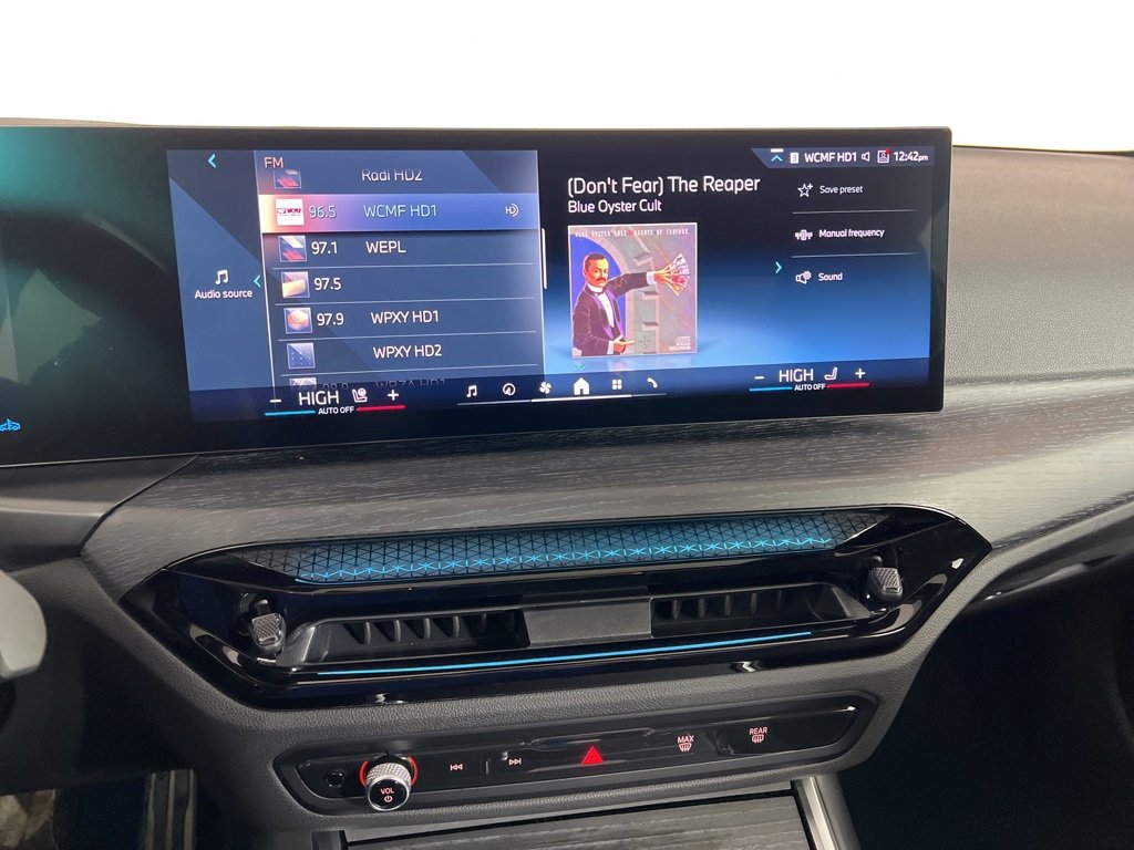 Certified 2025 BMW 330i xDrive Sedan w/ M Sport Package image 20