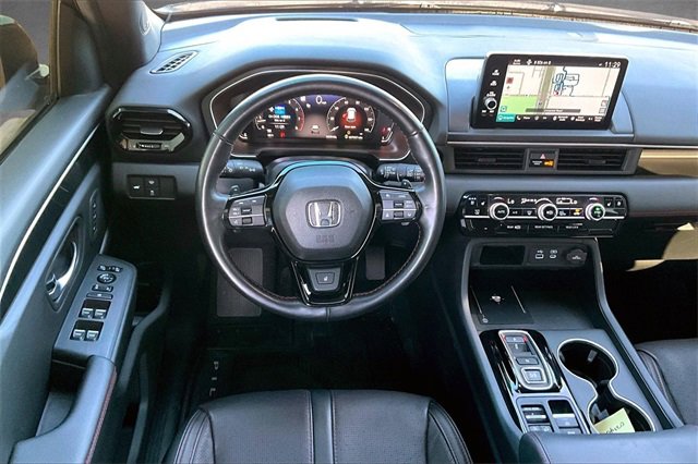 Used 2025 Honda Pilot Black Edition image 3