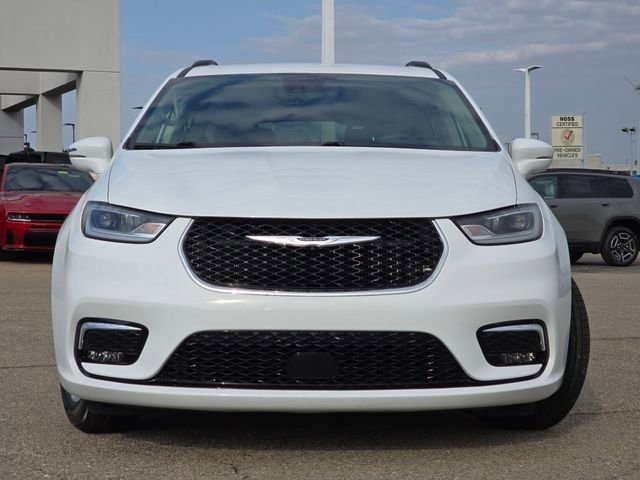 Used 2022 Chrysler Pacifica Touring-L image 4