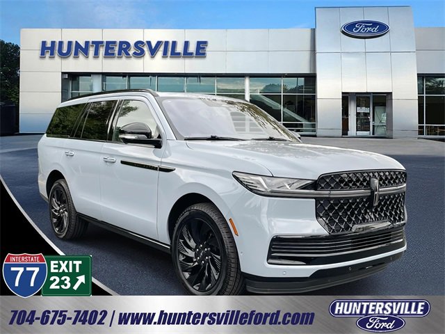 Used 2025 Lincoln Navigator Reserve w/ Jet Appearance Package