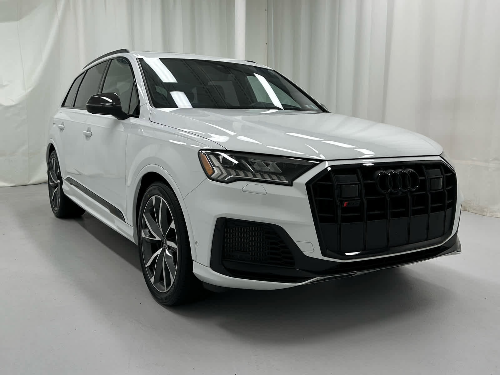 Used 2023 Audi SQ7 Prestige AWD/4WD image 1