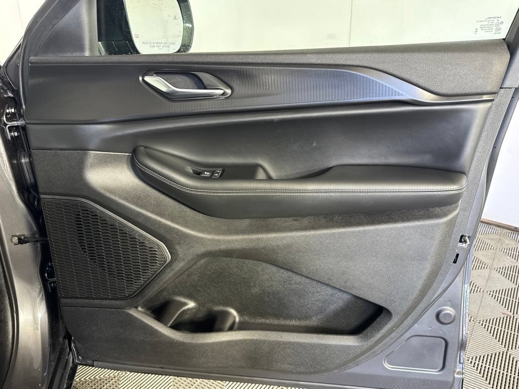 Certified 2025 Jeep Grand Cherokee Altitude AWD/4WD image 45