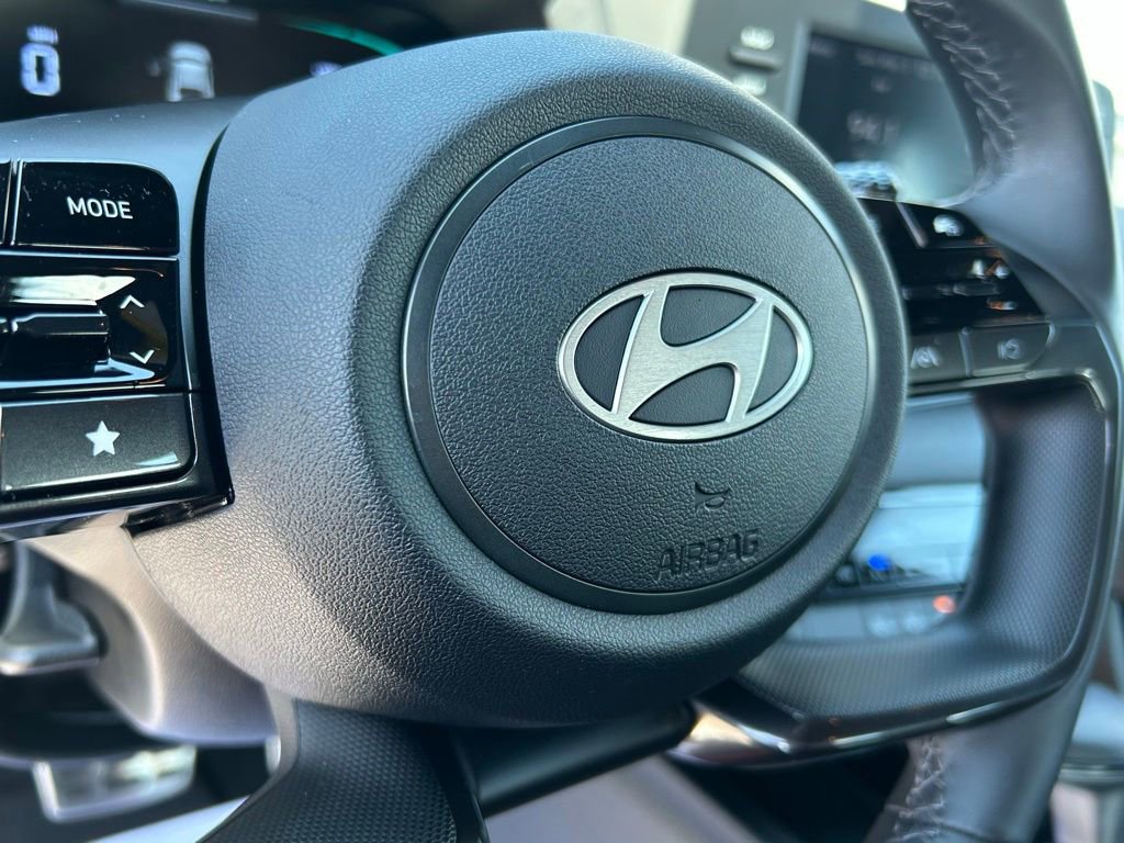 Used 2025 Hyundai Elantra Sport FWD image 26