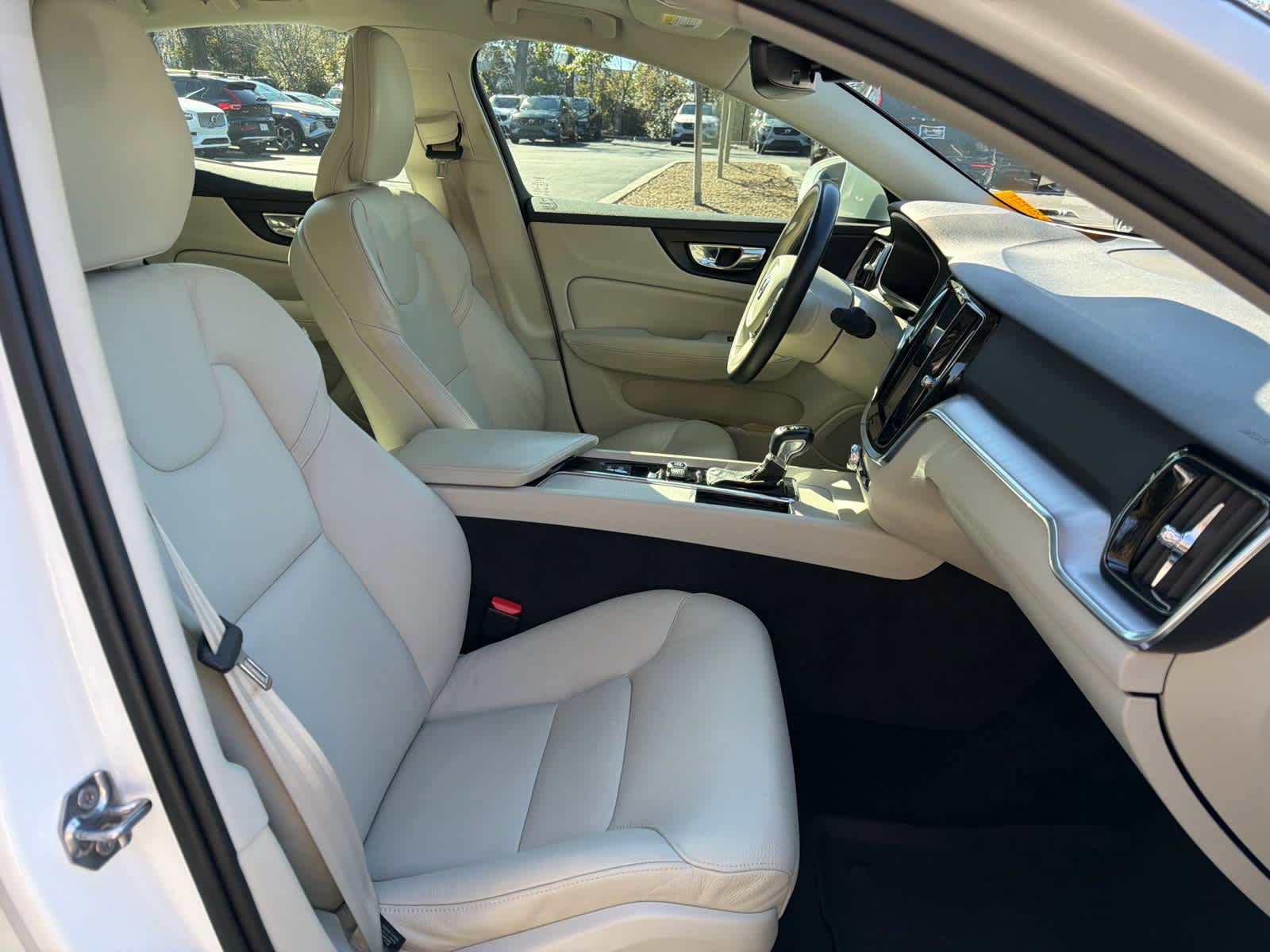 Used 2020 Volvo S60 T5 Momentum w/ Protection Package Premier image 17