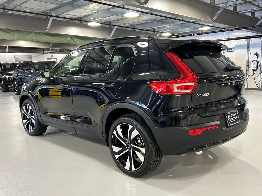 Used 2023 Volvo XC40 B5 Plus w/ Driver Assist Package AWD/4WD image 4