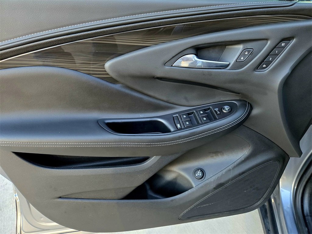 Used 2020 Buick Envision Essence image 32