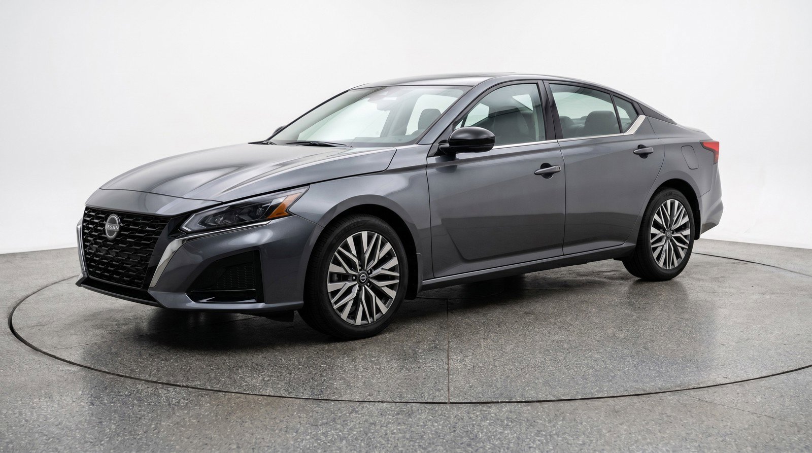 Used 2025 Nissan Altima 2.5 SV FWD image 3