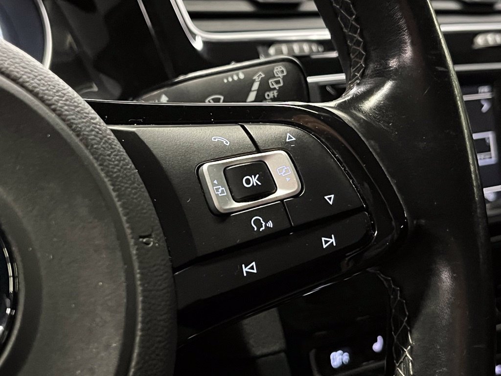 Used 2015 Volkswagen Golf R 4-Door AWD/4WD image 24