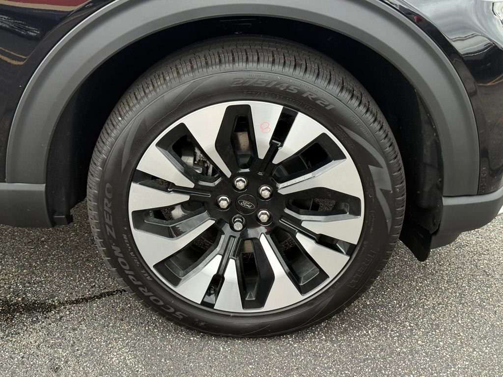 New 2026 Ford Explorer Platinum image 8