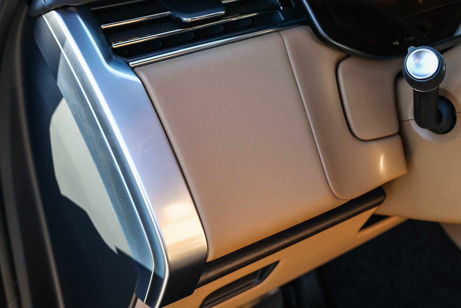 New 2026 Land Rover Range Rover SE image 33