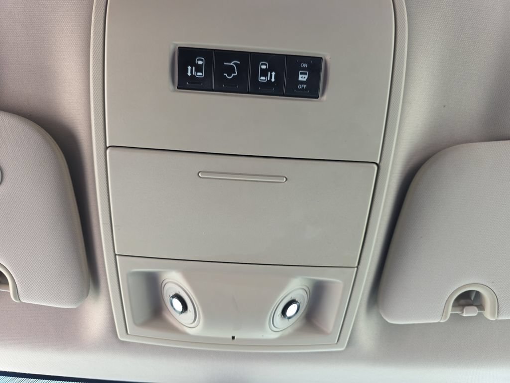 Used 2011 Chrysler Town & Country Touring FWD image 25