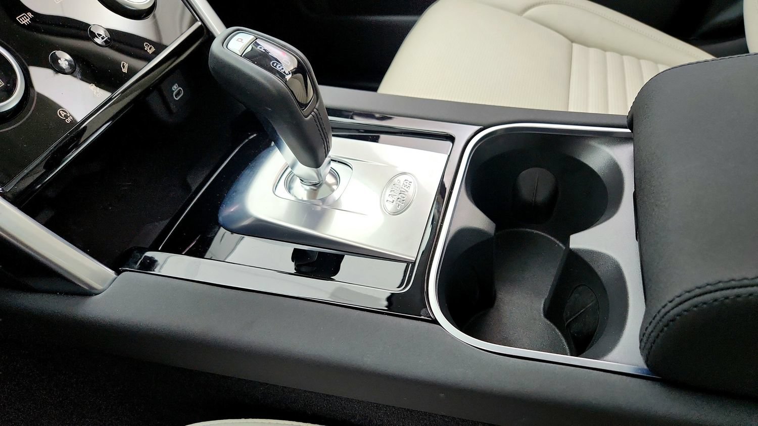 Used 2023 Land Rover Discovery Sport SE AWD/4WD image 19
