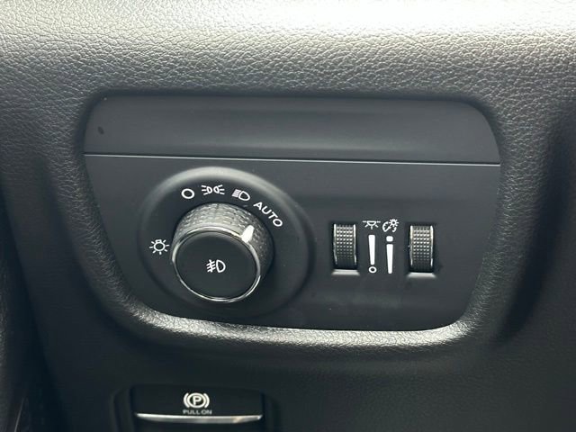 Used 2025 Jeep Grand Cherokee Limited image 19