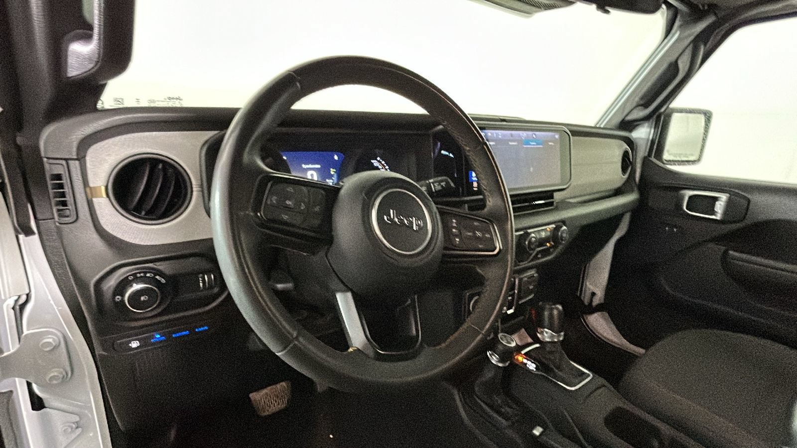 Used 2024 Jeep Wrangler Unlimited AWD/4WD image 15