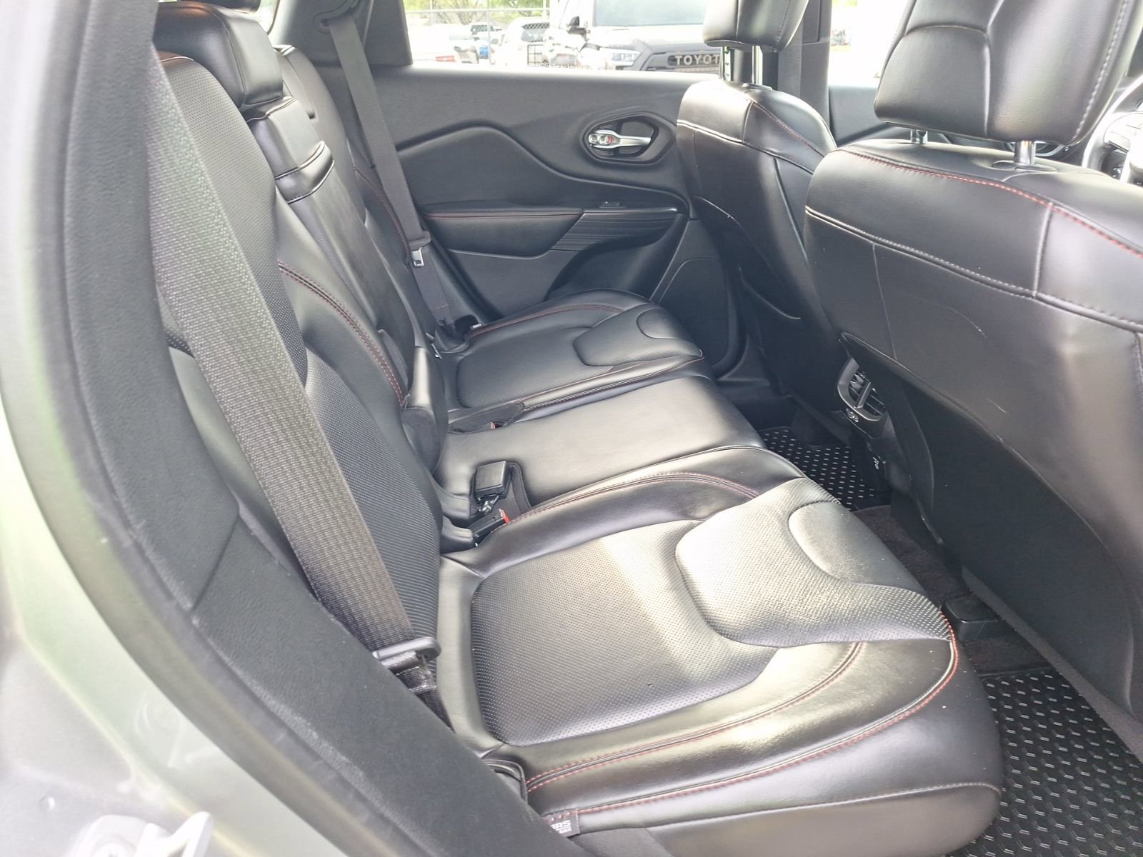 Used 2017 Jeep Cherokee Trailhawk image 34