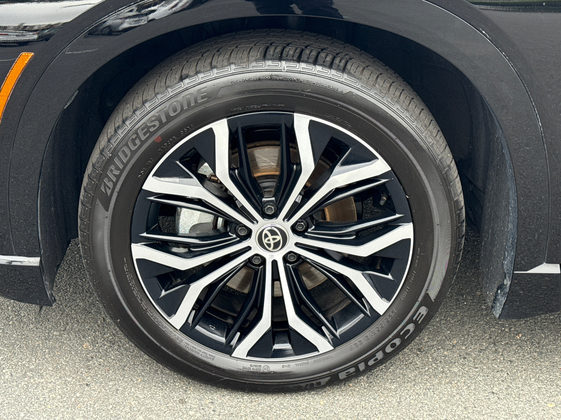 Certified 2025 Toyota Crown Signia AWD/4WD image 5