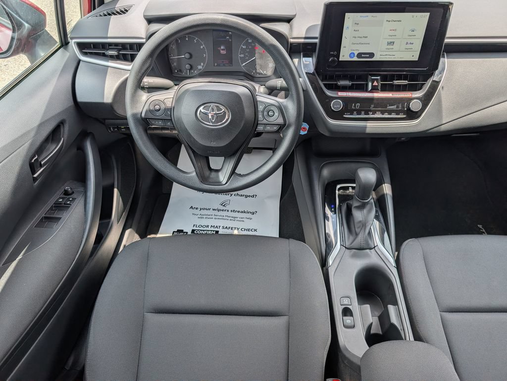 Used 2025 Toyota Corolla LE FWD image 28