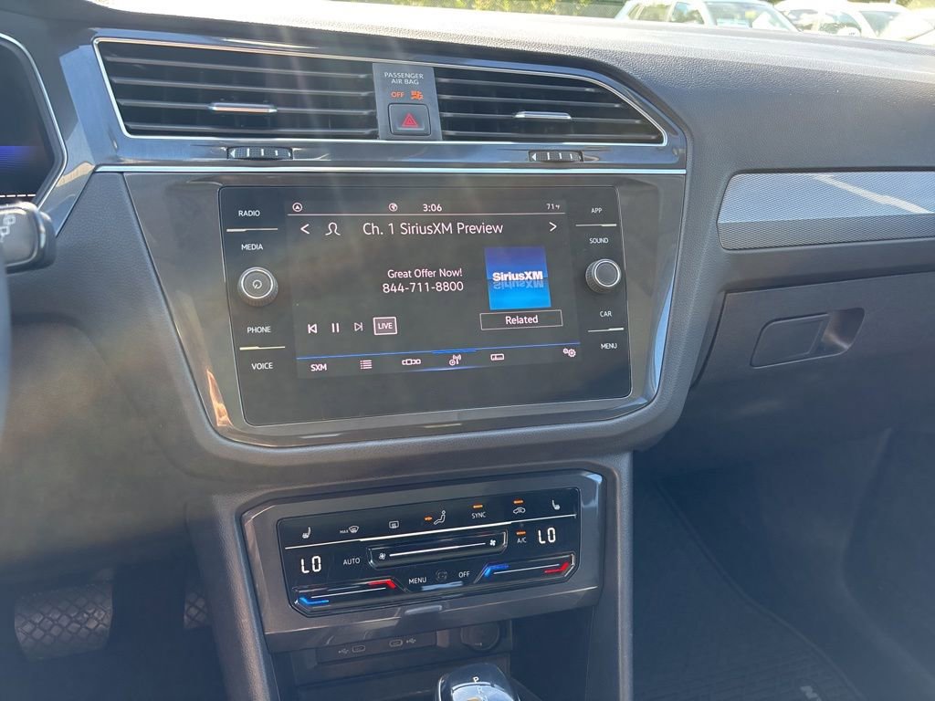 Used 2022 Volkswagen Tiguan SE w/ Panoramic Sunroof Package image 21